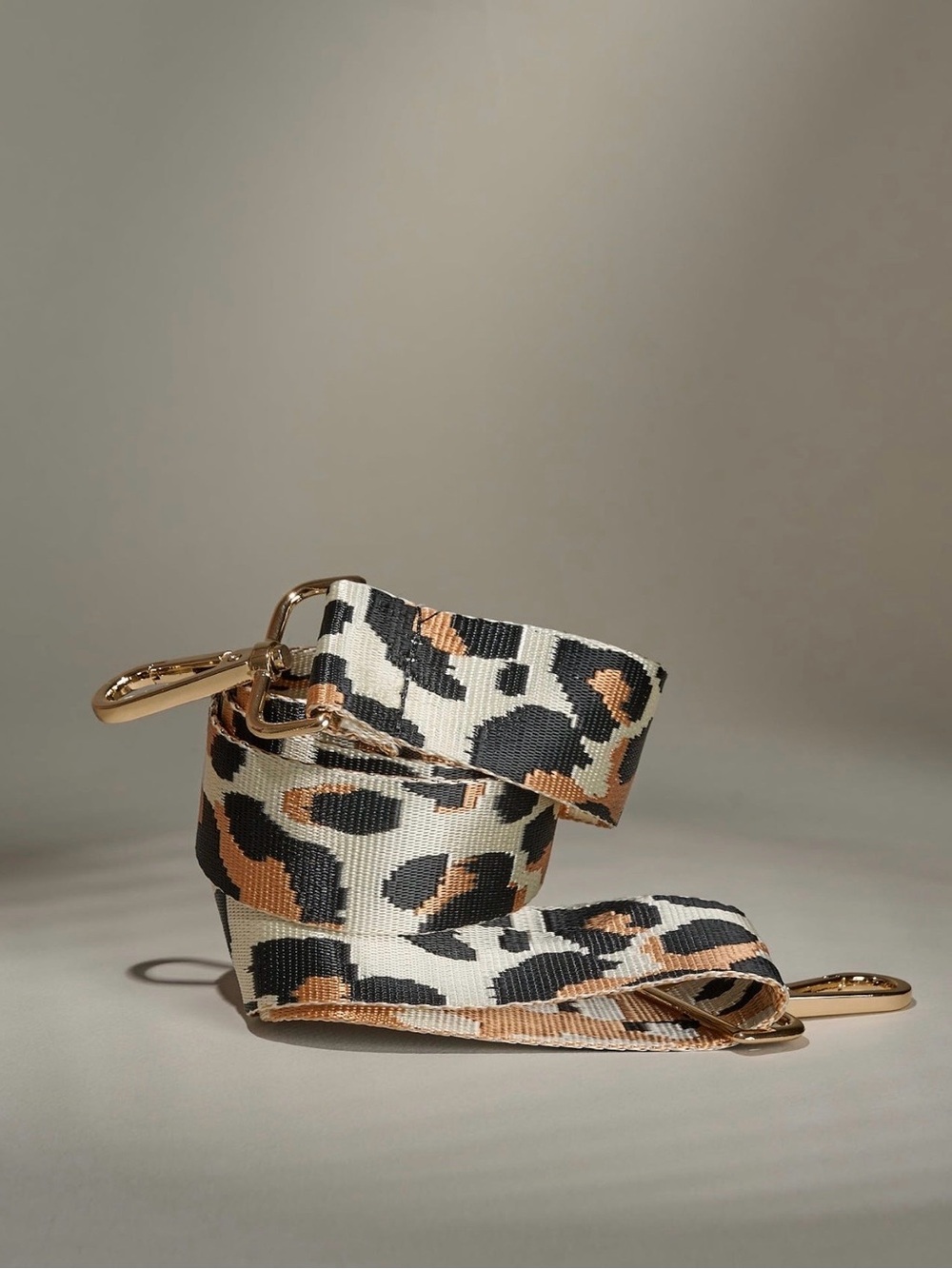 Leopard Print Adjustable Bag Strap To add a unique style by Naty London. ✨